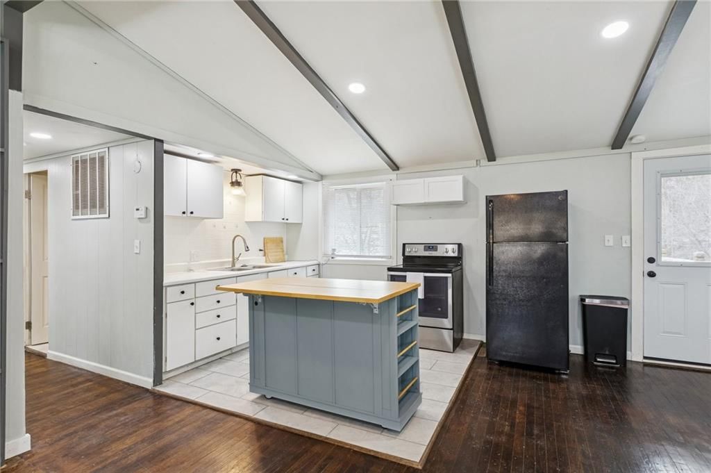 2507 NE 37th Terrace — photo 10