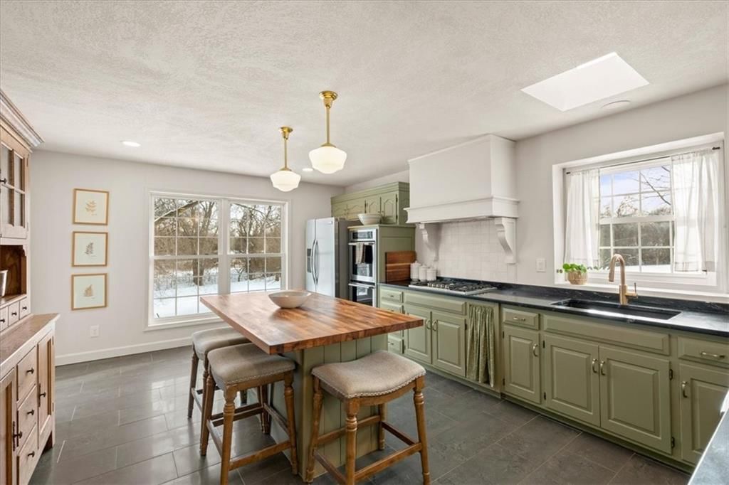 1625 NE Debonair N/A — photo 11