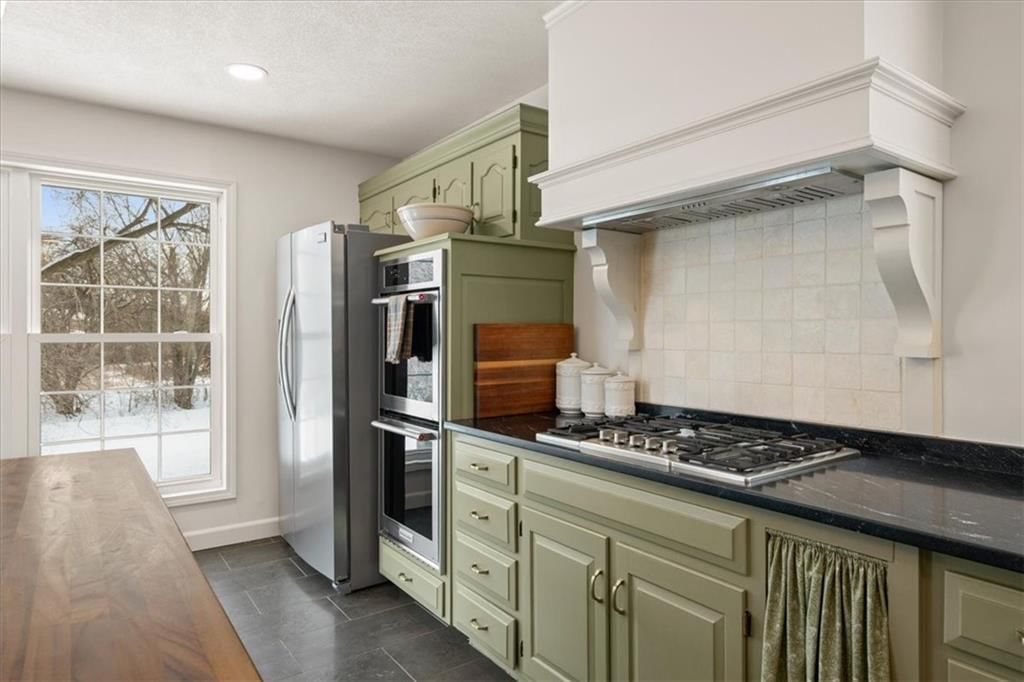 1625 NE Debonair N/A — photo 15
