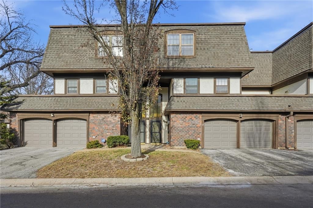 10203 Cedarbrooke Lane, Kansas City, MO