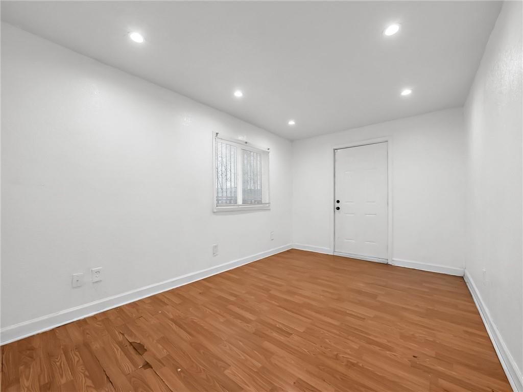 417 Wallace Avenue — photo 16