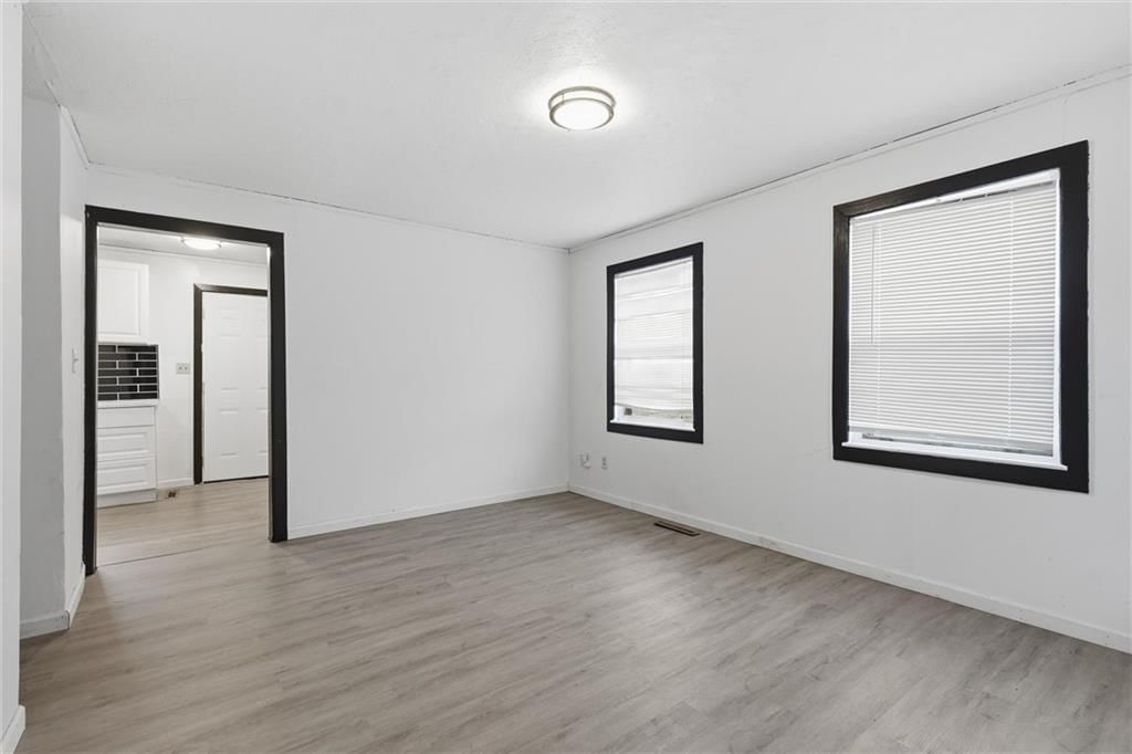 2618 S 48th Terrace — photo 3