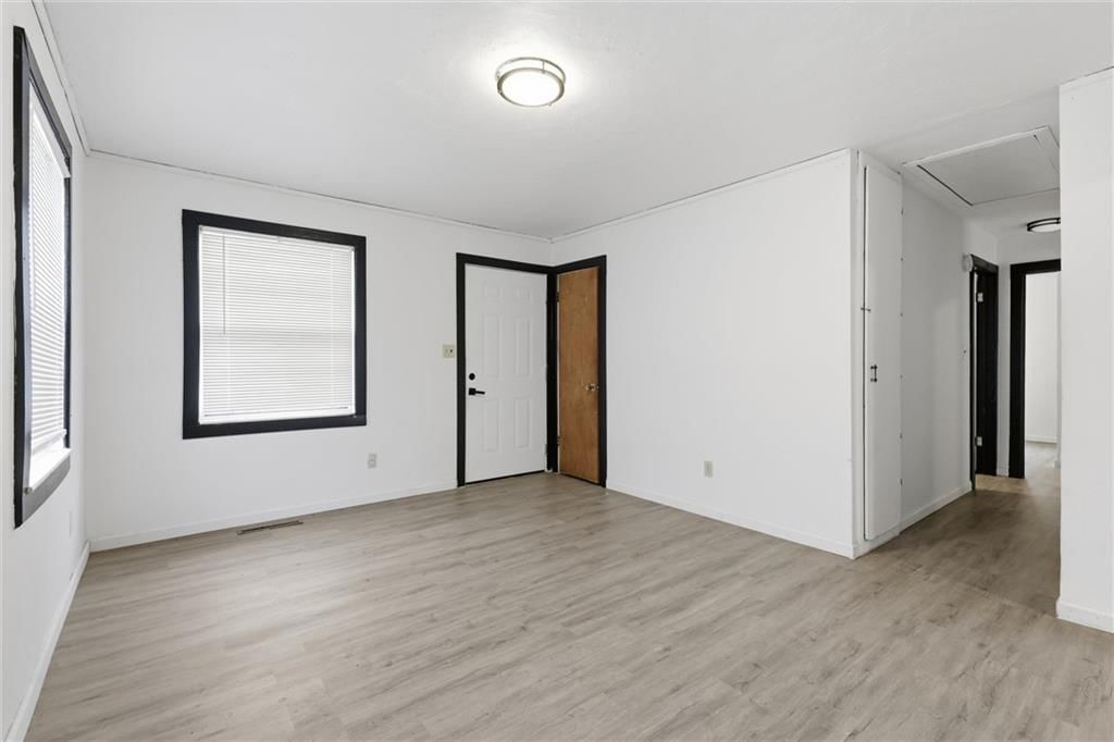 2618 S 48th Terrace — photo 4