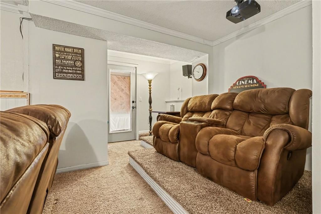 709 Derby Street — photo 29