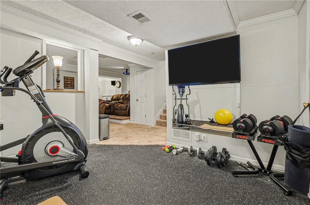 709 Derby Street — photo 31