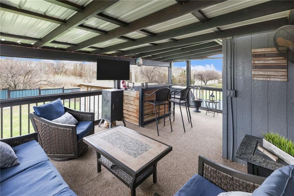 709 Derby Street — photo 33