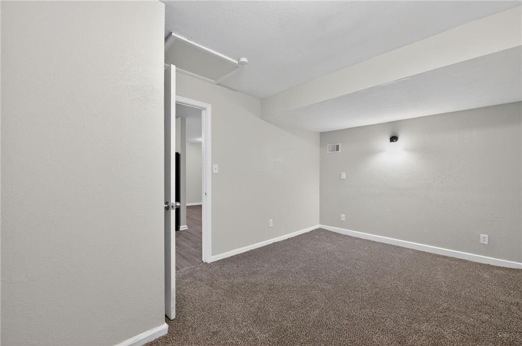 11206 CORRINGTON Avenue — photo 7