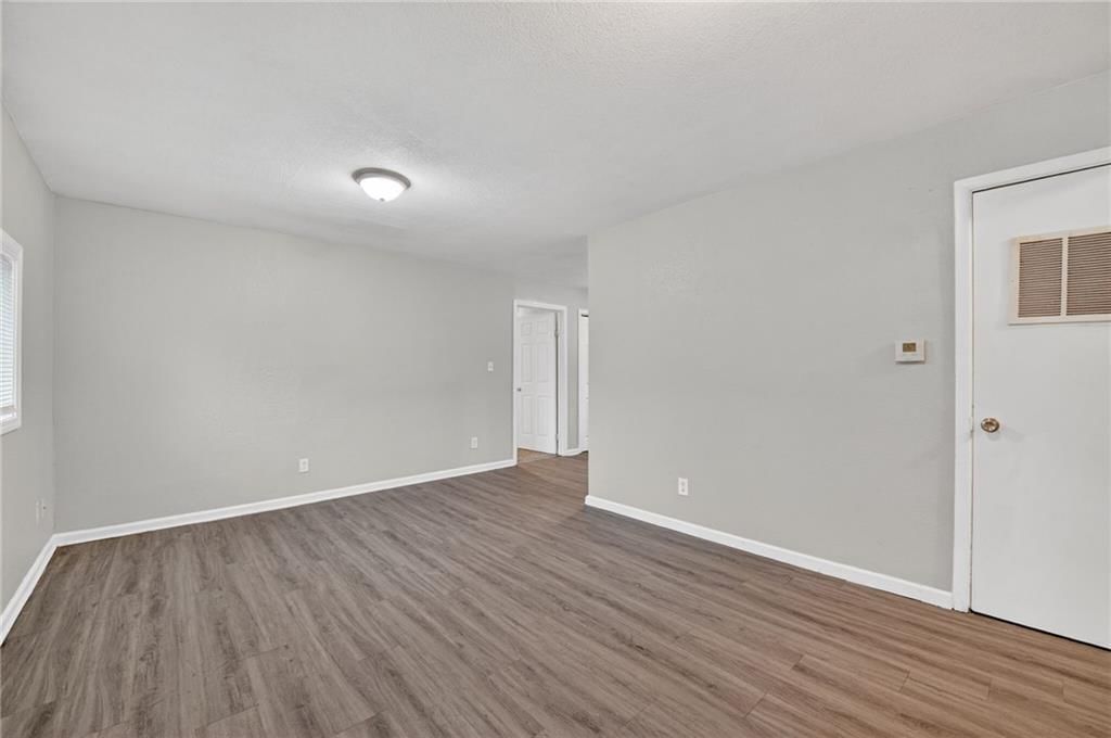 11206 CORRINGTON Avenue — photo 8