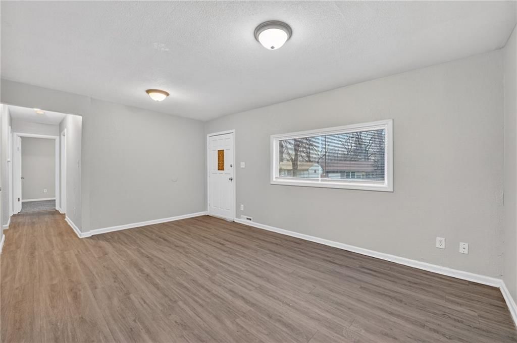 11206 CORRINGTON Avenue — photo 9