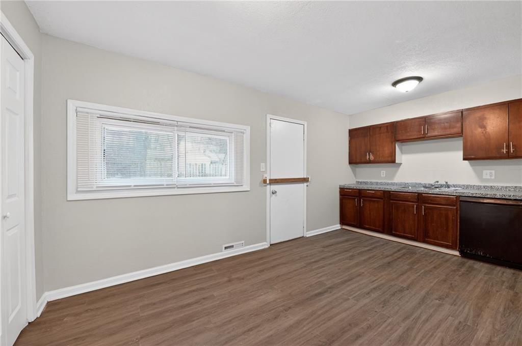 11206 CORRINGTON Avenue — photo 13