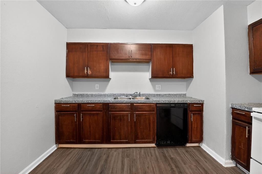11206 CORRINGTON Avenue — photo 14