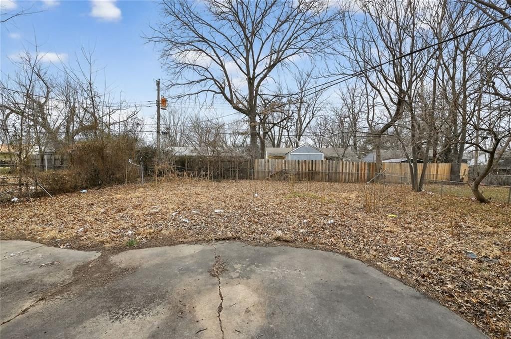 11206 CORRINGTON Avenue — photo 28