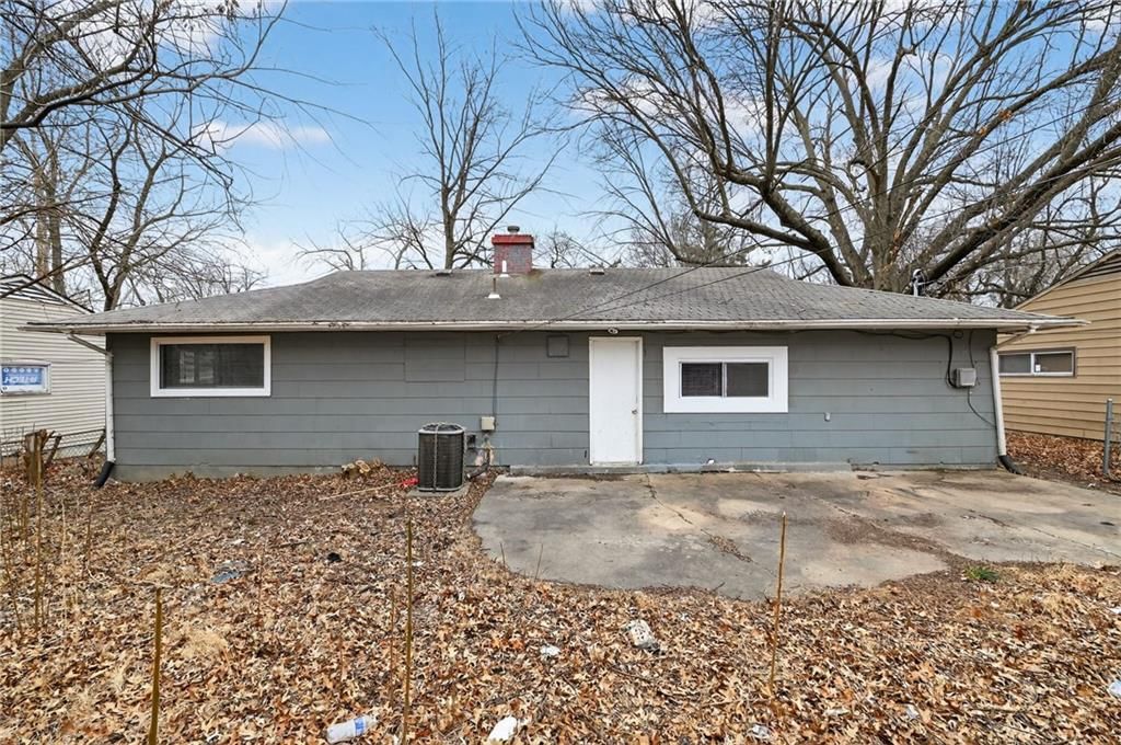 11206 CORRINGTON Avenue — photo 30