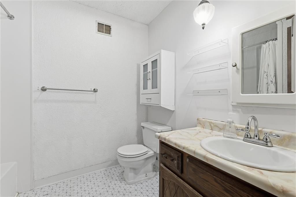 2741 S 53rd Terrace — photo 8