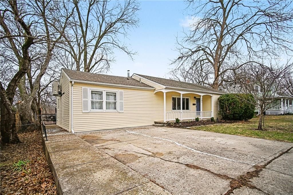 203 NE Green Street — photo 2