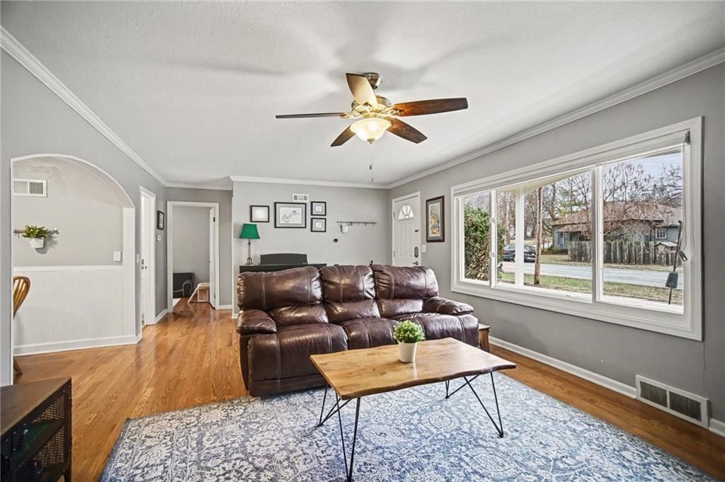 203 NE Green Street — photo 4