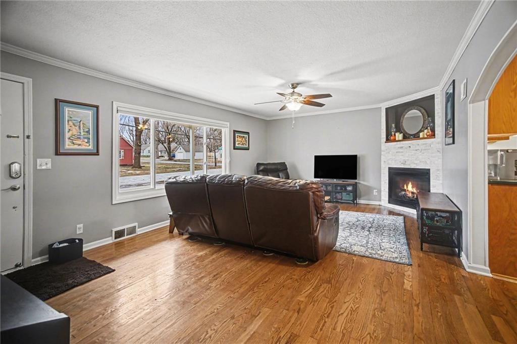 203 NE Green Street — photo 5