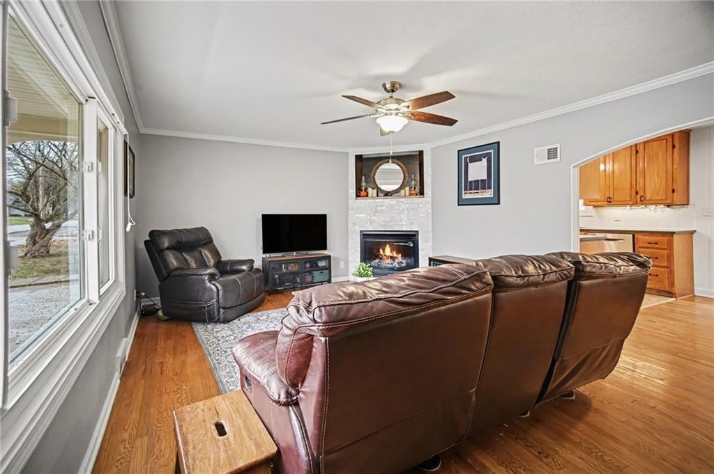 203 NE Green Street — photo 6