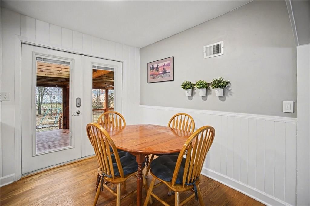 203 NE Green Street — photo 8