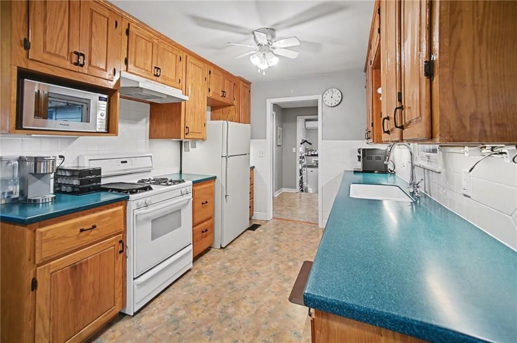 203 NE Green Street — photo 9