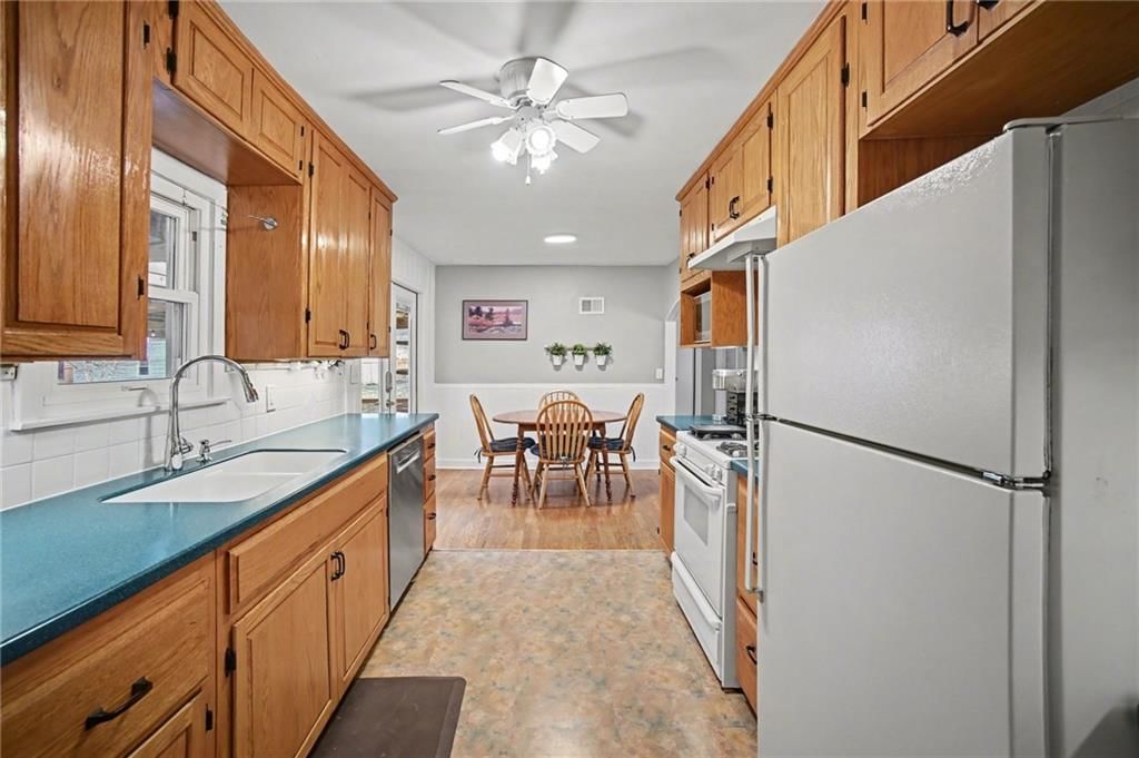 203 NE Green Street — photo 10