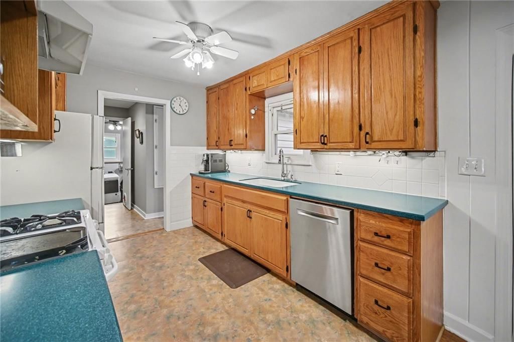 203 NE Green Street — photo 11