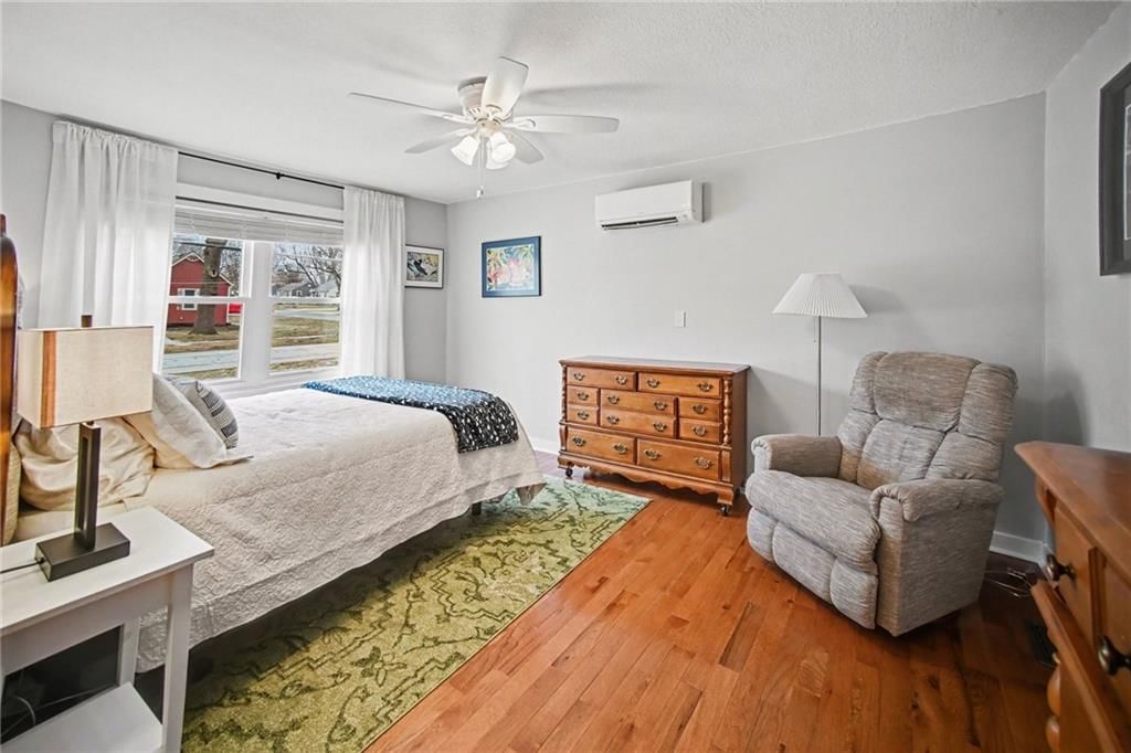 203 NE Green Street — photo 21