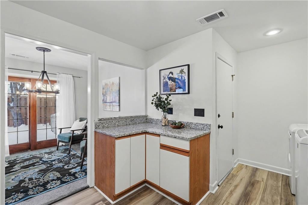 743 E 121st Terrace — photo 9