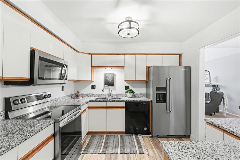 743 E 121st Terrace — photo 11