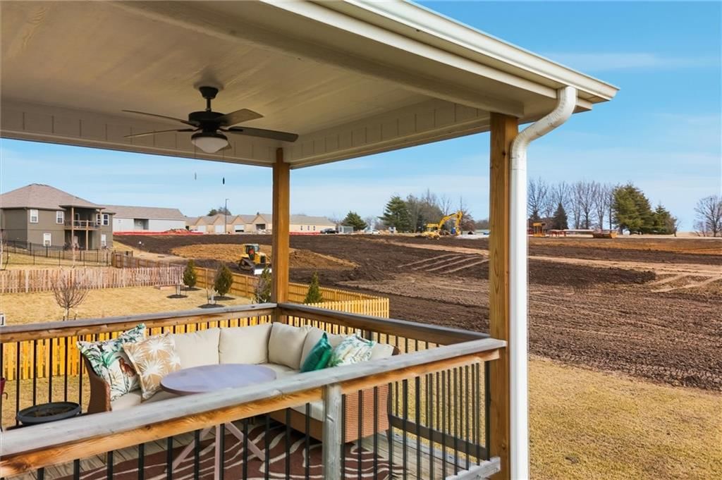 1709 COTTONWOOD CREEK Avenue — photo 36