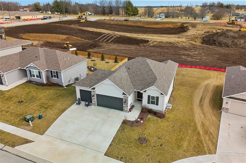 1709 COTTONWOOD CREEK Avenue — photo 40