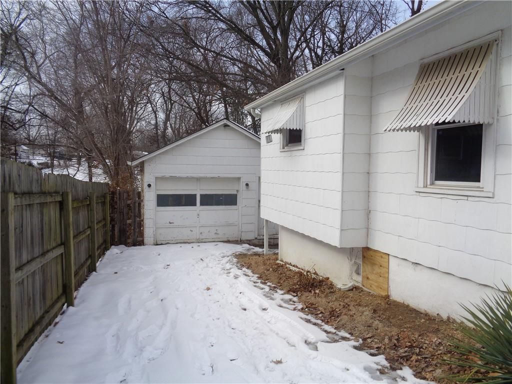 1618 S Claremont Avenue — photo 2