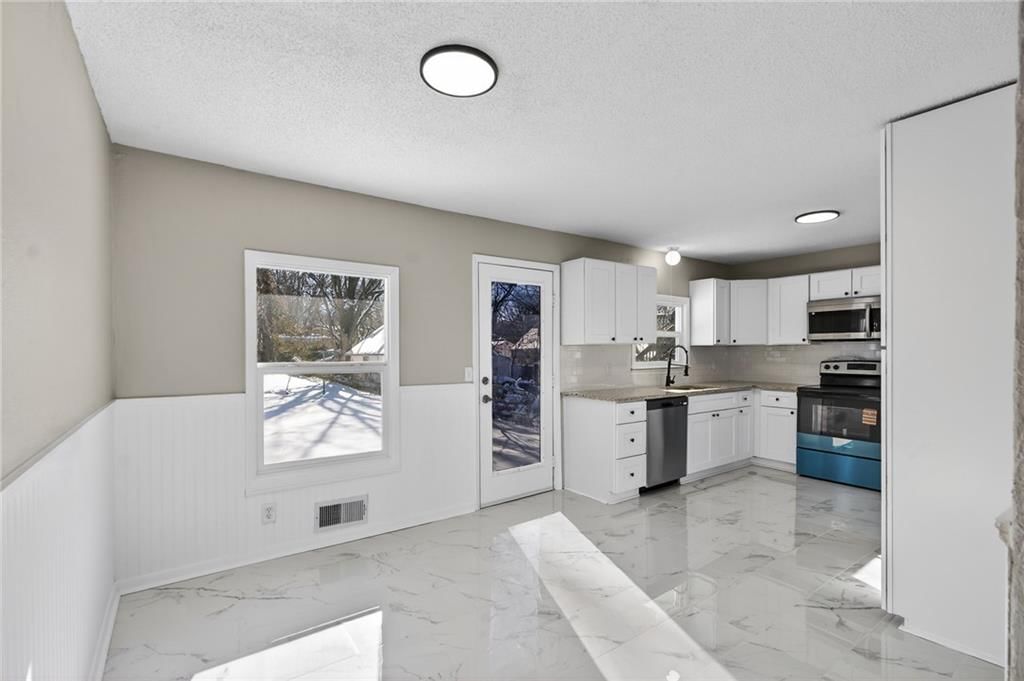 611 W 23rd Street — photo 9