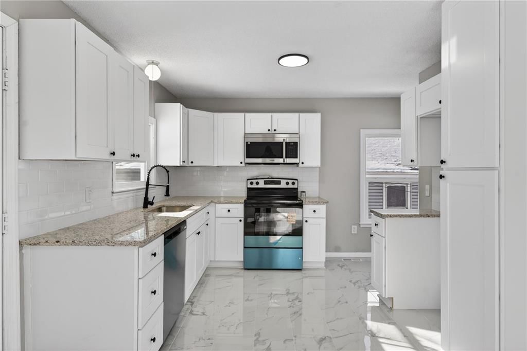 611 W 23rd Street — photo 10