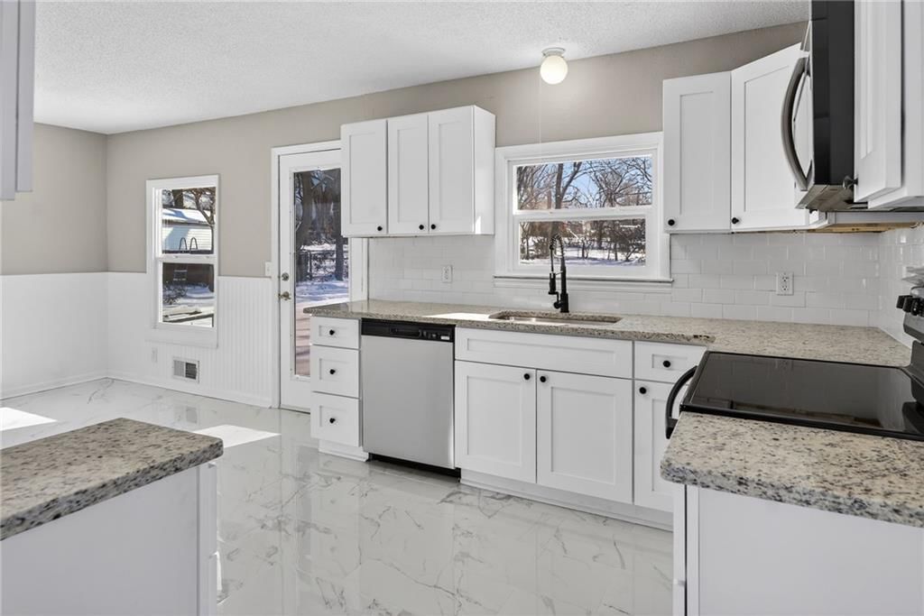 611 W 23rd Street — photo 12