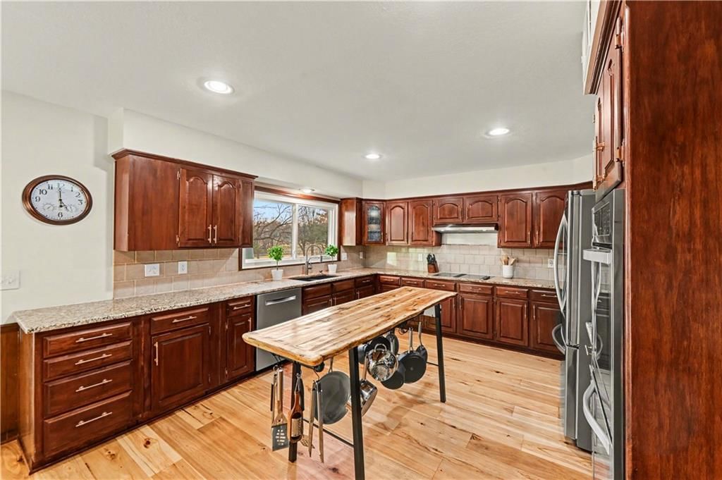 204 NW Golfview Drive — photo 16