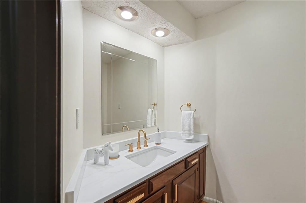 204 NW Golfview Drive — photo 20