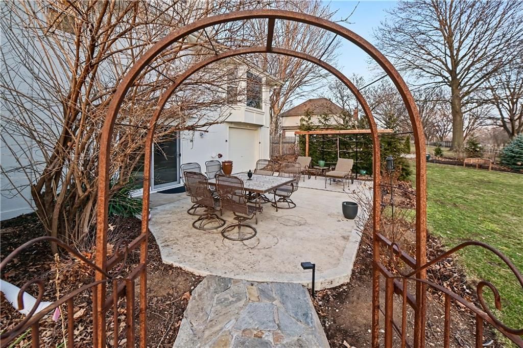 204 NW Golfview Drive — photo 48