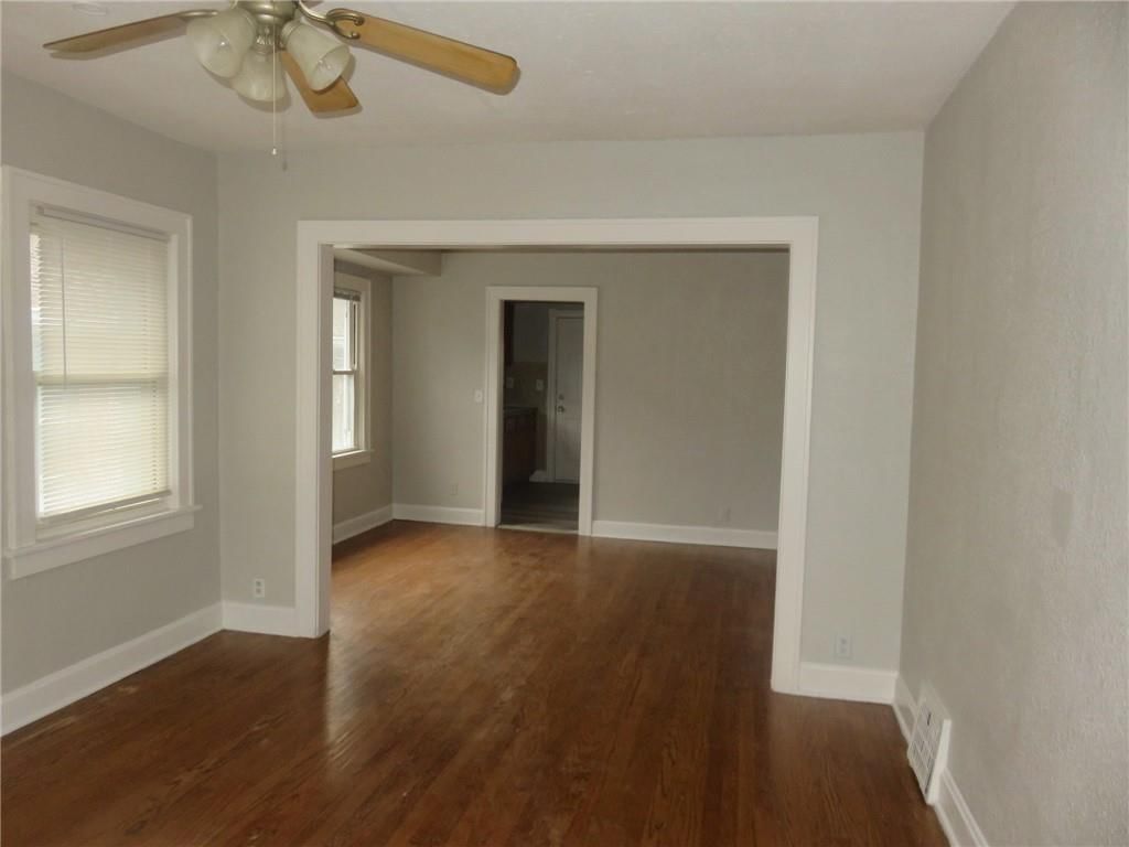 3942 Myrtle Avenue — photo 2