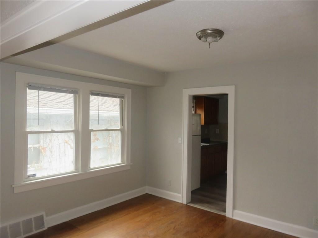 3942 Myrtle Avenue — photo 4