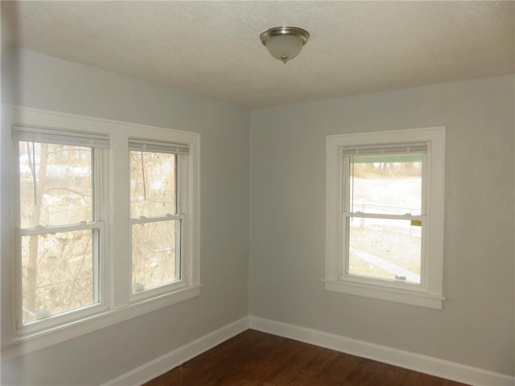 3942 Myrtle Avenue — photo 10
