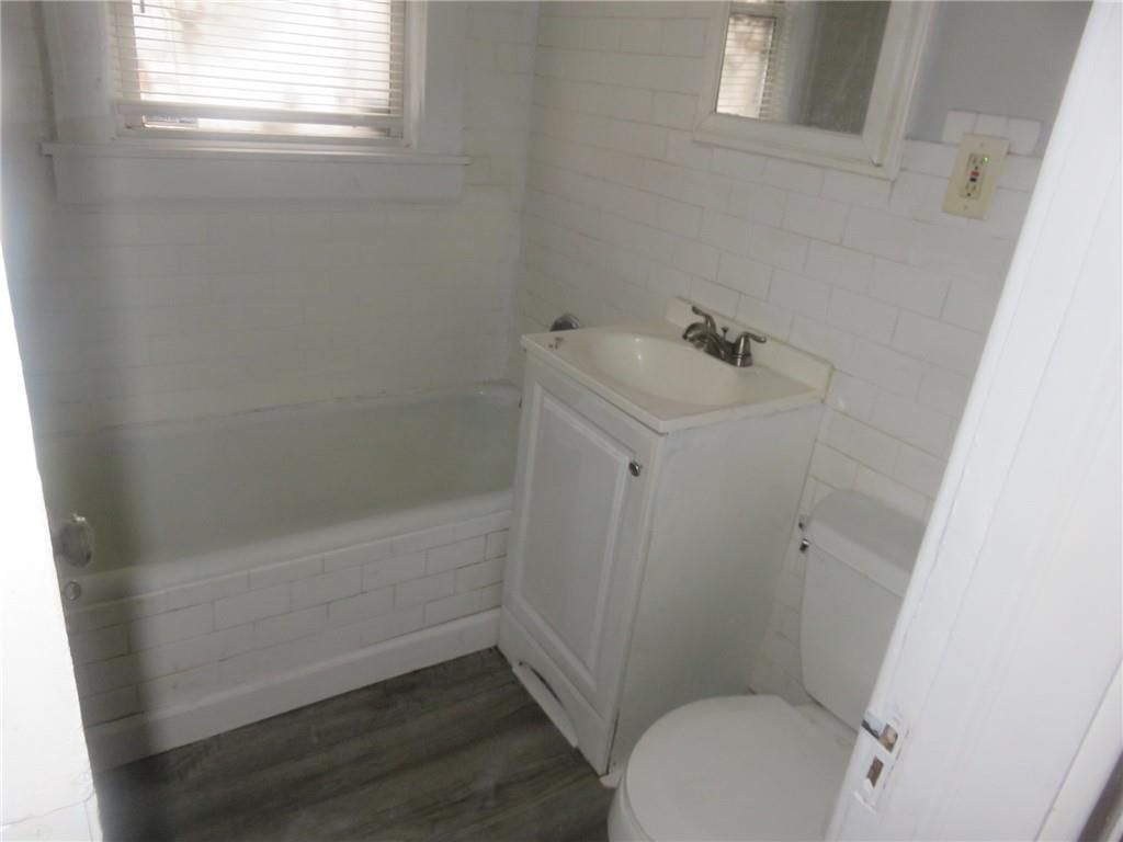 3942 Myrtle Avenue — photo 13