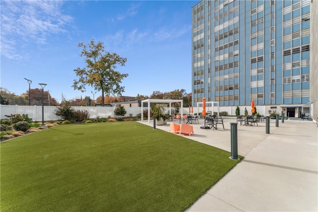 333 W Meyer Boulevard — photo 22