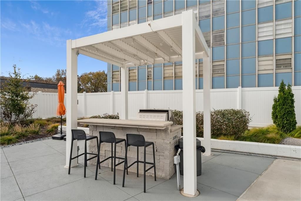 333 W Meyer Boulevard — photo 23