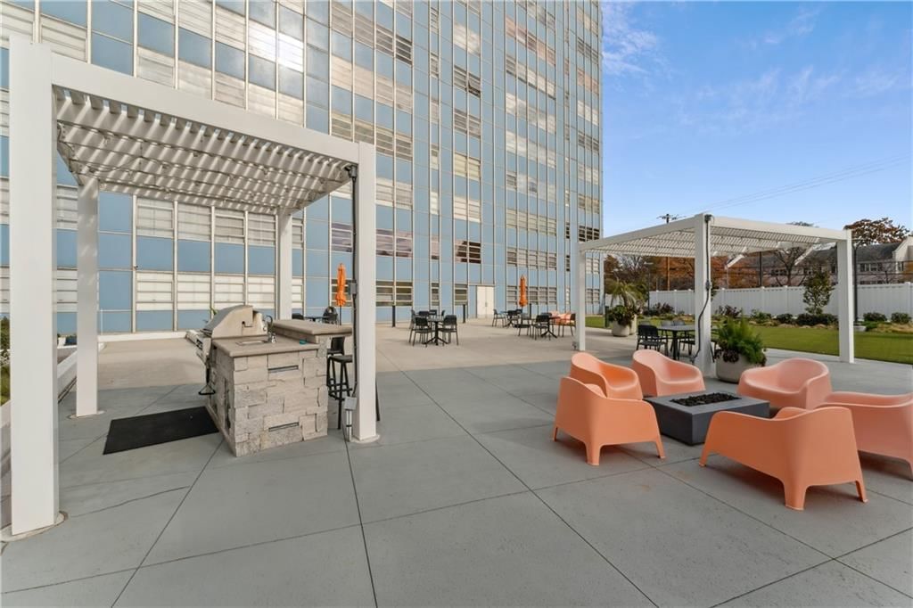 333 W Meyer Boulevard — photo 24