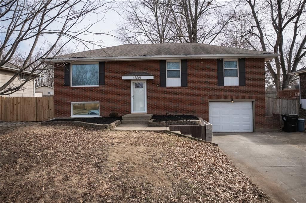 1309 S McHenry Street, Independence, MO