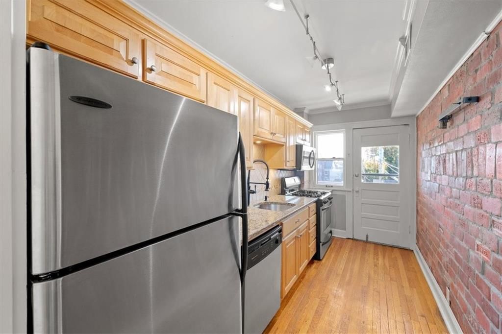 311 E 43rd Street — photo 12