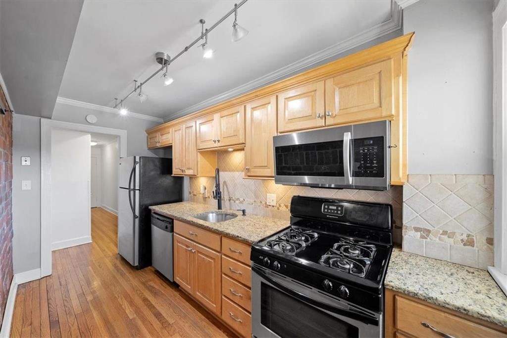 311 E 43rd Street — photo 13