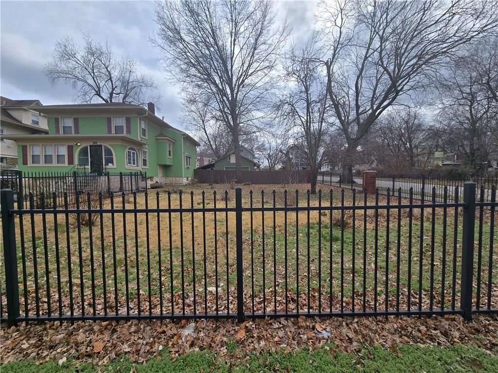 3207 Victor Street — photo 3
