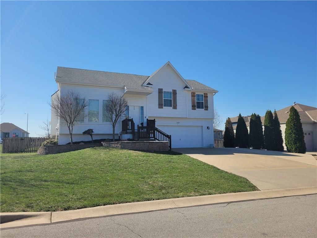 1511 N 4th Street E, Louisburg, KS